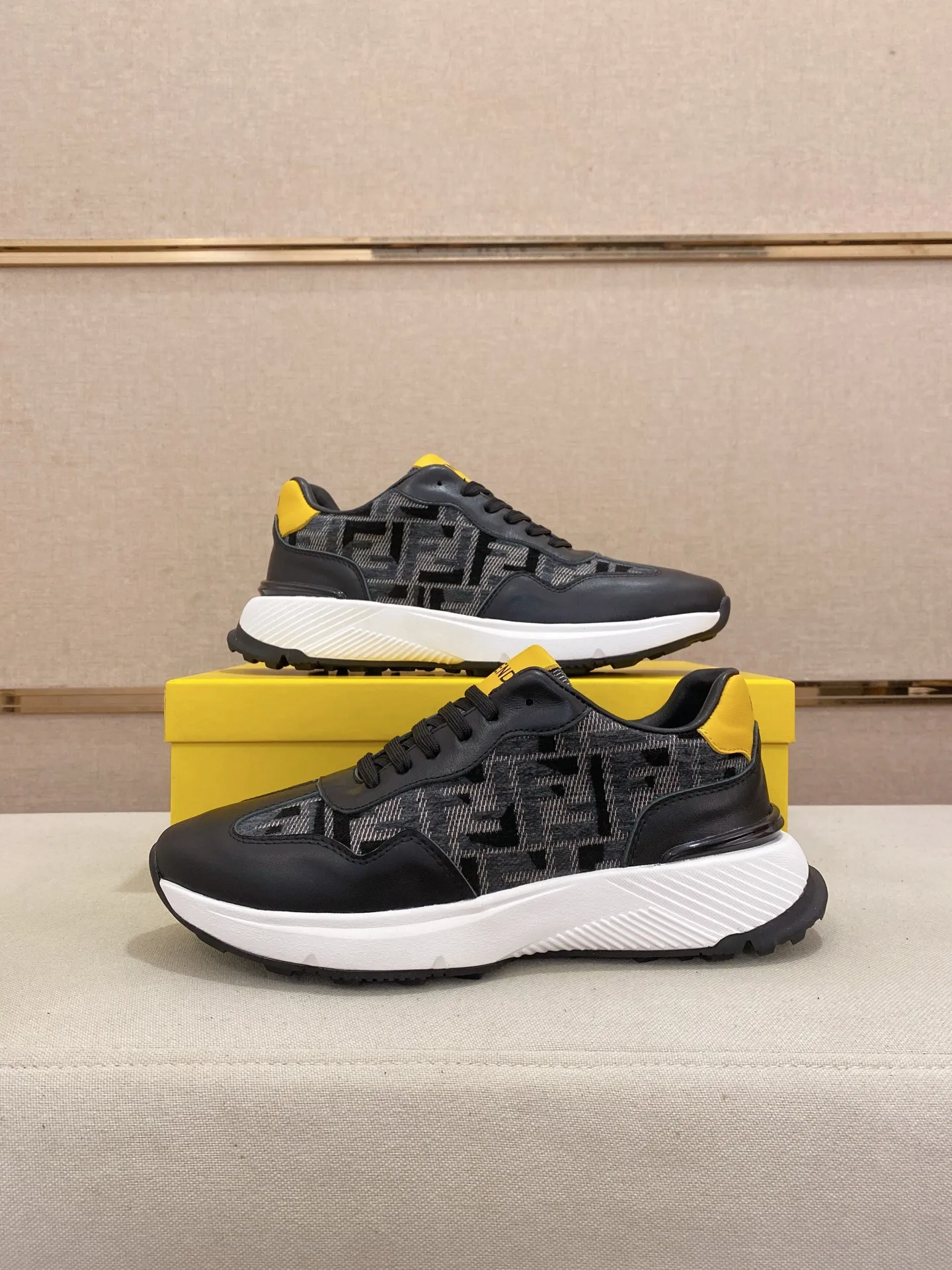 Men's shoes 💰 462💰 (fendi) New style 👊🏻 upper 🇮🇹 imported cowhide fabric 🇩🇪 lining imported sheepskin lining. The original outsole is molded to highlight the identity of every man, and the upper foot is elegant and stable🚶🏻🚶🏻The high-end custom counters reproduce the original version📯No matter the wind or rain, the shoe last remains unchanged and can withstand the verification of time🔍️,🔵 Size: 38-44
